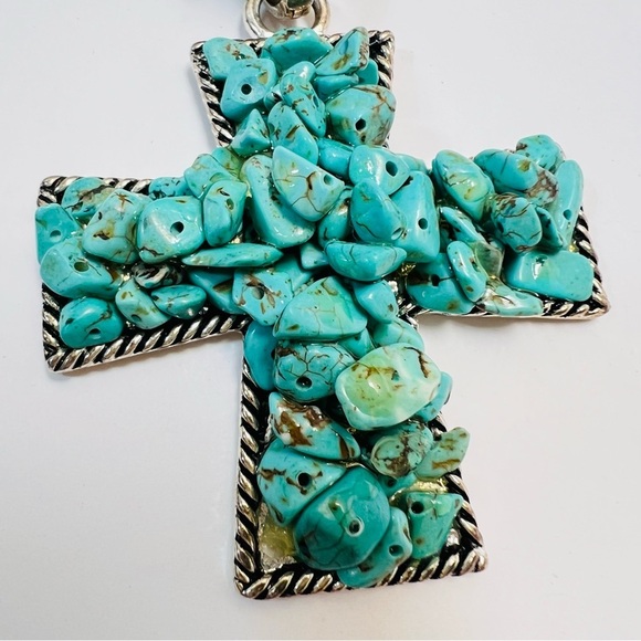 TRIPLE STRAND TURQUOISE NUGGET NECKLACE WITH 3” TURQUOISE CROSS - Picture 7 of 8